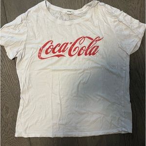 Adorable white coca cola tshirt XS